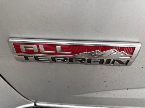 Used 2017 GMC Canyon SLE w/ All Terrain Package image 12