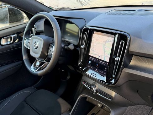 Certified 2023 Volvo C40 P8 Recharge Ultimate AWD/4WD image 9
