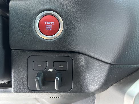 Used 2024 Toyota Tundra Limited image 33