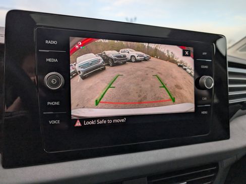 Used 2025 Volkswagen Jetta SE w/ Sunroof Package image 27