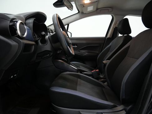 Used 2025 Nissan Versa SV FWD image 11