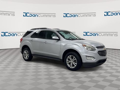 Used 2017 Chevrolet Equinox LT w/ Convenience Package image 2