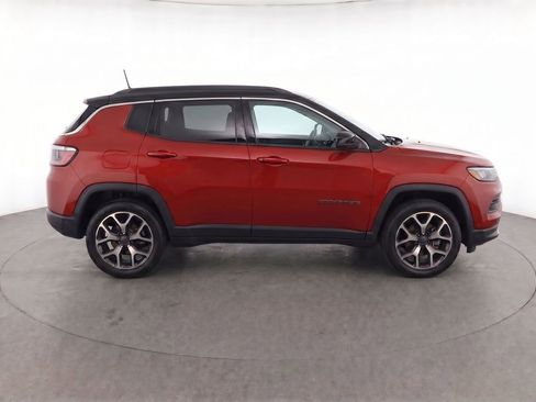Used 2025 Jeep Compass Limited AWD/4WD image 8