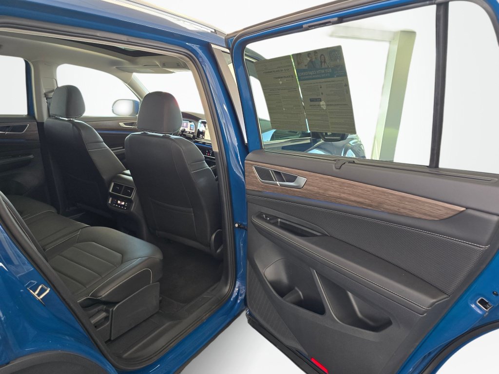Used 2025 Volkswagen Atlas SEL AWD/4WD image 37