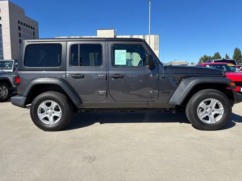 Used 2022 Jeep Wrangler Unlimited Sport image 3