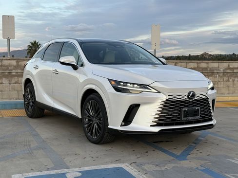 New 2026 Lexus RX 350 RX 350h Luxury image 2