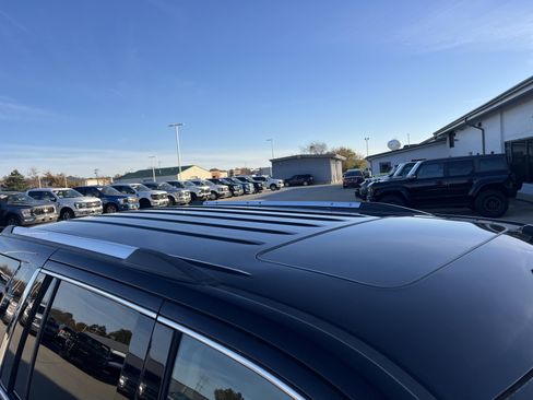 Used 2015 GMC Yukon Denali w/ Touring Package image 3