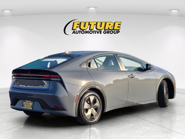 Certified 2025 Toyota Prius LE FWD image 5