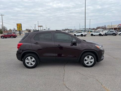 Used 2022 Chevrolet Trax LT w/ LT Convenience Package image 7