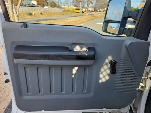 Used 2011 Ford F450 XL w/ XL Value Pkg image 17