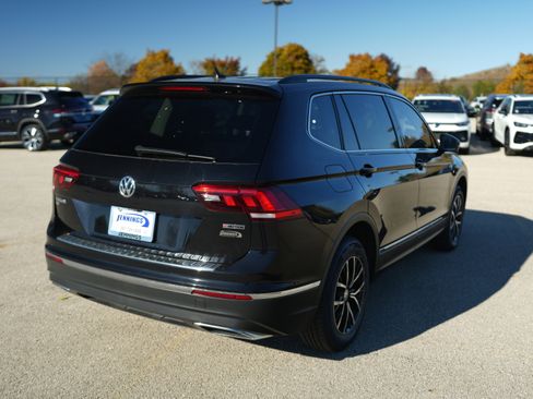 Used 2021 Volkswagen Tiguan SE w/ Panoramic Sunroof Package image 8