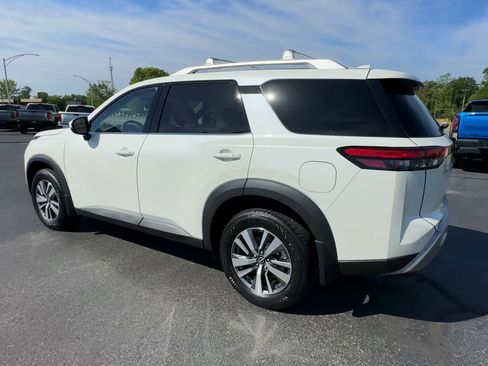 Used 2023 Nissan Pathfinder SL AWD/4WD image 6