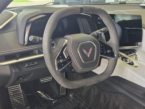 Used 2025 Chevrolet Corvette Stingray Preferred Cpe w/ Battery Protection Package RWD image 10