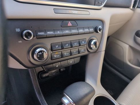 Used 2020 Kia Sportage S image 21