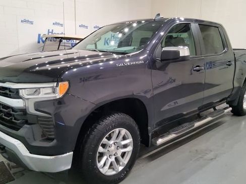 Used 2023 Chevrolet Silverado 1500 LT AWD/4WD image 39