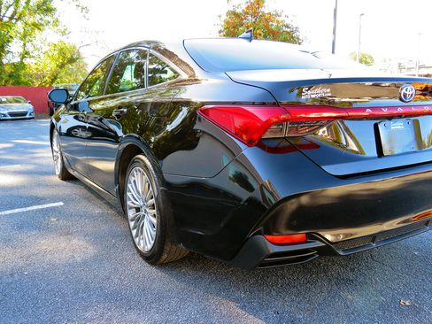 Used 2019 Toyota Avalon Limited image 39