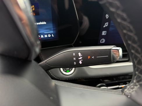 Used 2025 Chevrolet Equinox LT image 41