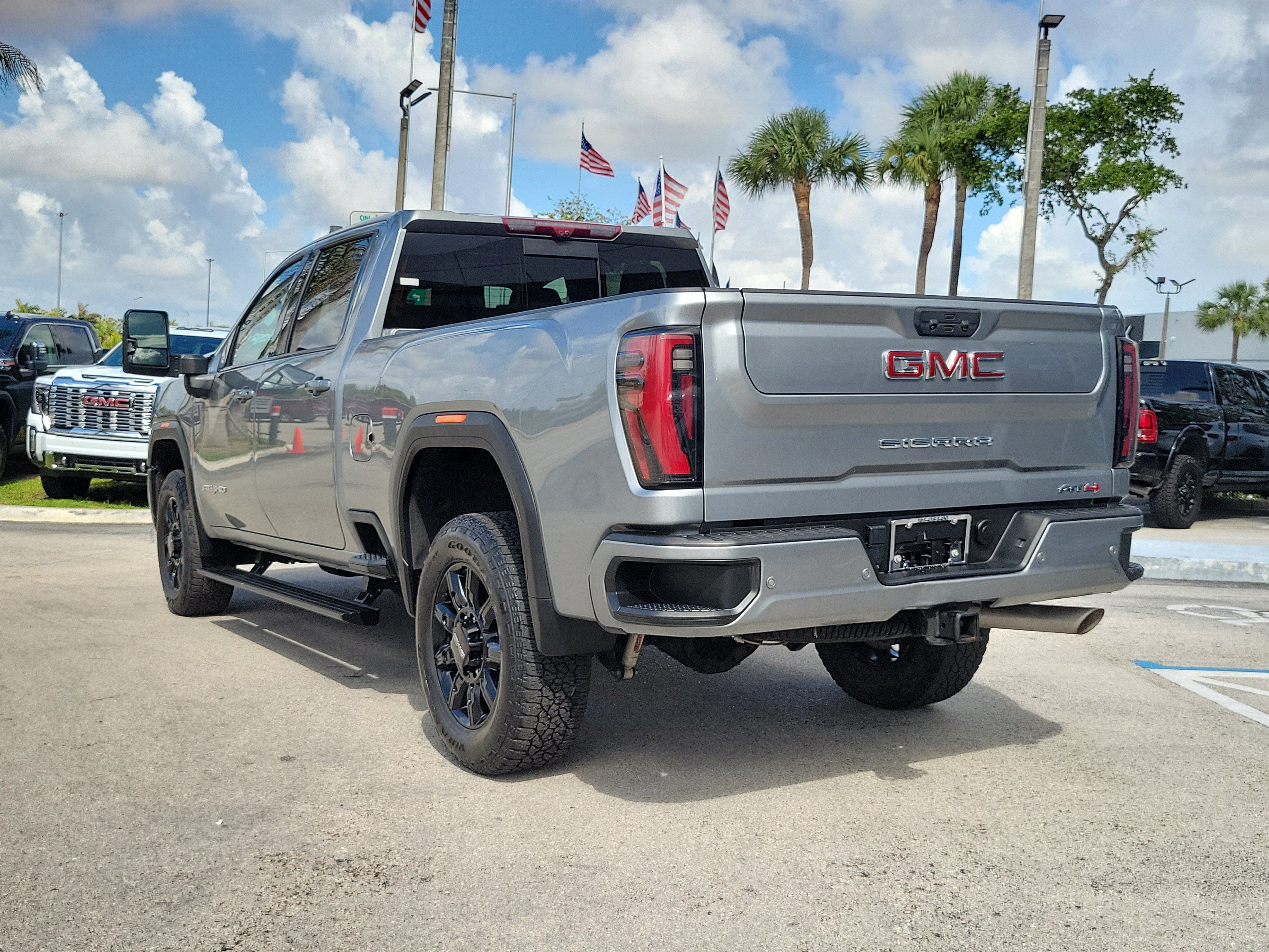 Used 2024 GMC Sierra 2500 AT4 w/ AT4 Premium Plus Package AWD/4WD image 6