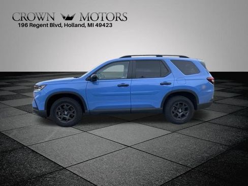 Used 2025 Honda Pilot TrailSport image 10
