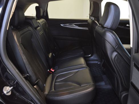 Used 2023 Lincoln Nautilus AWD w/ Premium Package image 12