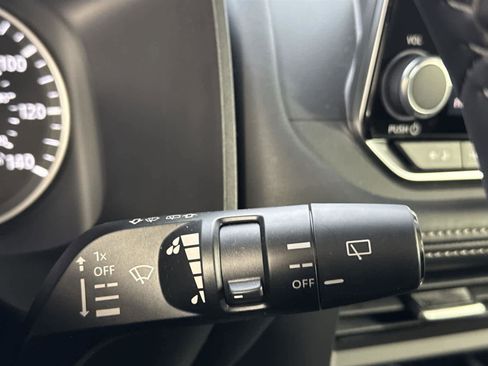 Used 2026 Nissan Rogue SV w/ SV Premium Package image 27