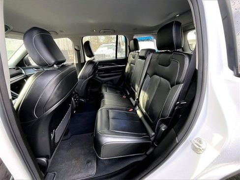 Used 2023 Jeep Grand Cherokee Limited w/ Black Appearance Package image 21