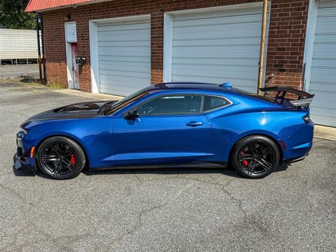 Used 2022 Chevrolet Camaro ZL1 RWD image 19