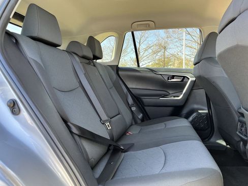 Used 2025 Toyota RAV4 XLE image 27