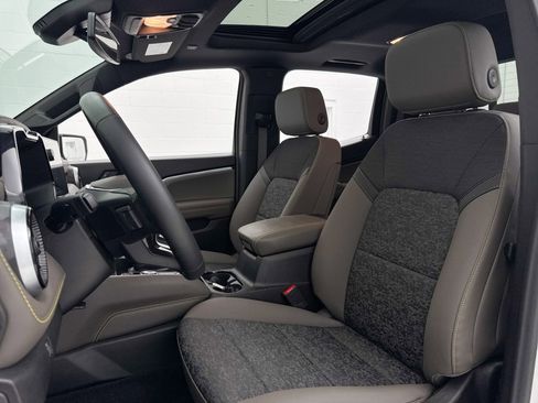 Used 2024 Chevrolet Colorado ZR2 image 17