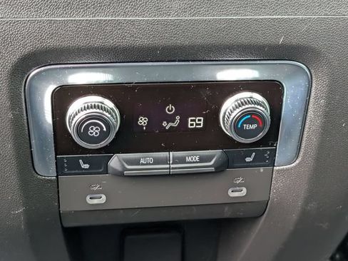 Used 2022 GMC Yukon XL Denali w/ Denali Premium Package AWD/4WD image 16