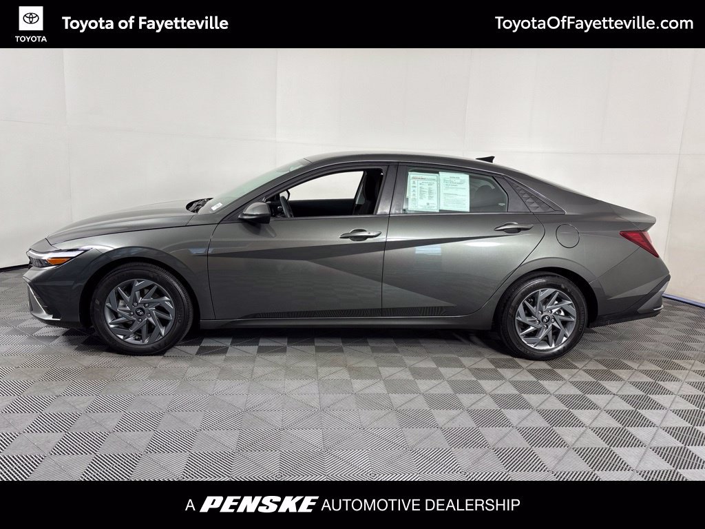 Used 2024 Hyundai Elantra SEL FWD image 2