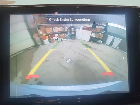 Used 2024 Chrysler Pacifica Touring-L image 14