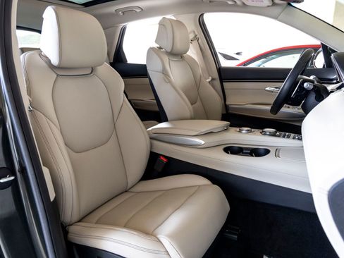 Used 2025 Genesis GV70 2.5T Select w/ Select Package image 26