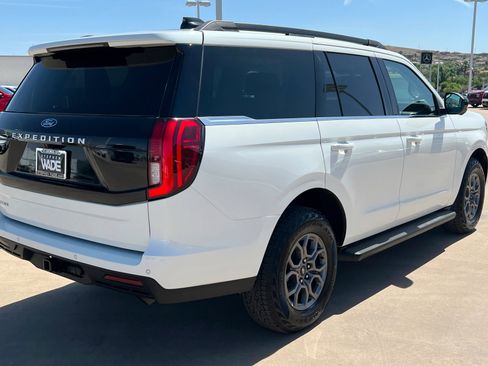 Used 2025 Ford Expedition Active AWD/4WD image 6