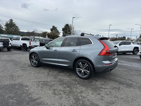 Used 2018 Volvo XC60 T5 Momentum w/ Vision Package image 3