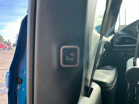 New 2026 Chrysler Pacifica Select w/ S Appearance Package image 14