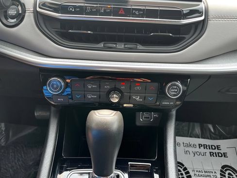 Used 2025 Jeep Compass Limited AWD/4WD image 19
