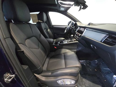 Used 2025 Porsche Macan AWD/4WD image 12