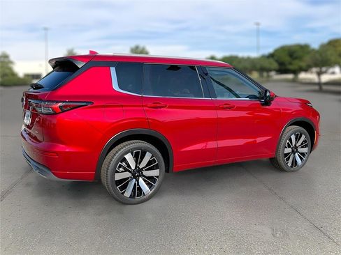New 2025 Mitsubishi Outlander SEL image 7
