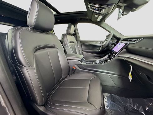 New 2025 Jeep Grand Cherokee Limited w/ Black Appearance Package image 14