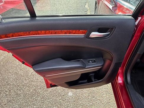 Used 2014 Chrysler 300 image 15
