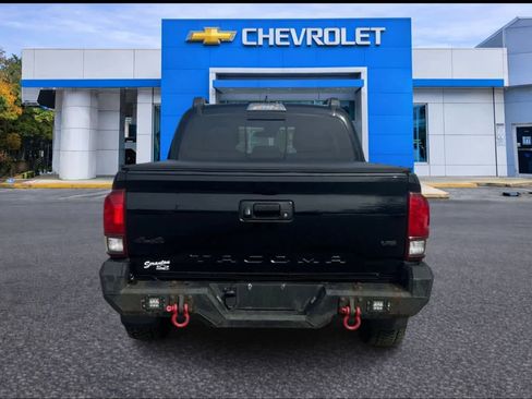 Used 2020 Toyota Tacoma SR5 image 6