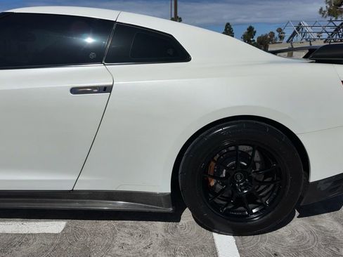 Used 2013 Nissan GT-R Black Edition AWD/4WD image 9