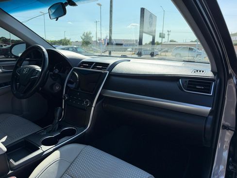 Used 2015 Toyota Camry SE FWD image 15