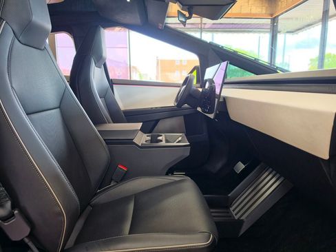 Used 2024 Tesla Cybertruck AWD Crew Cab image 29