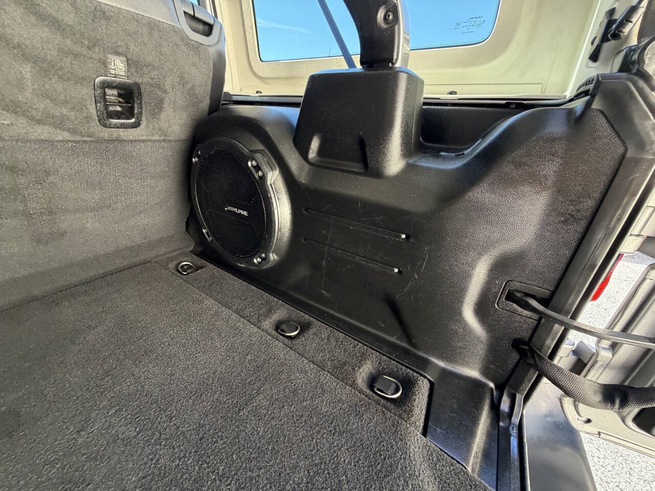 Used 2018 Jeep Wrangler Unlimited Sahara AWD/4WD image 27