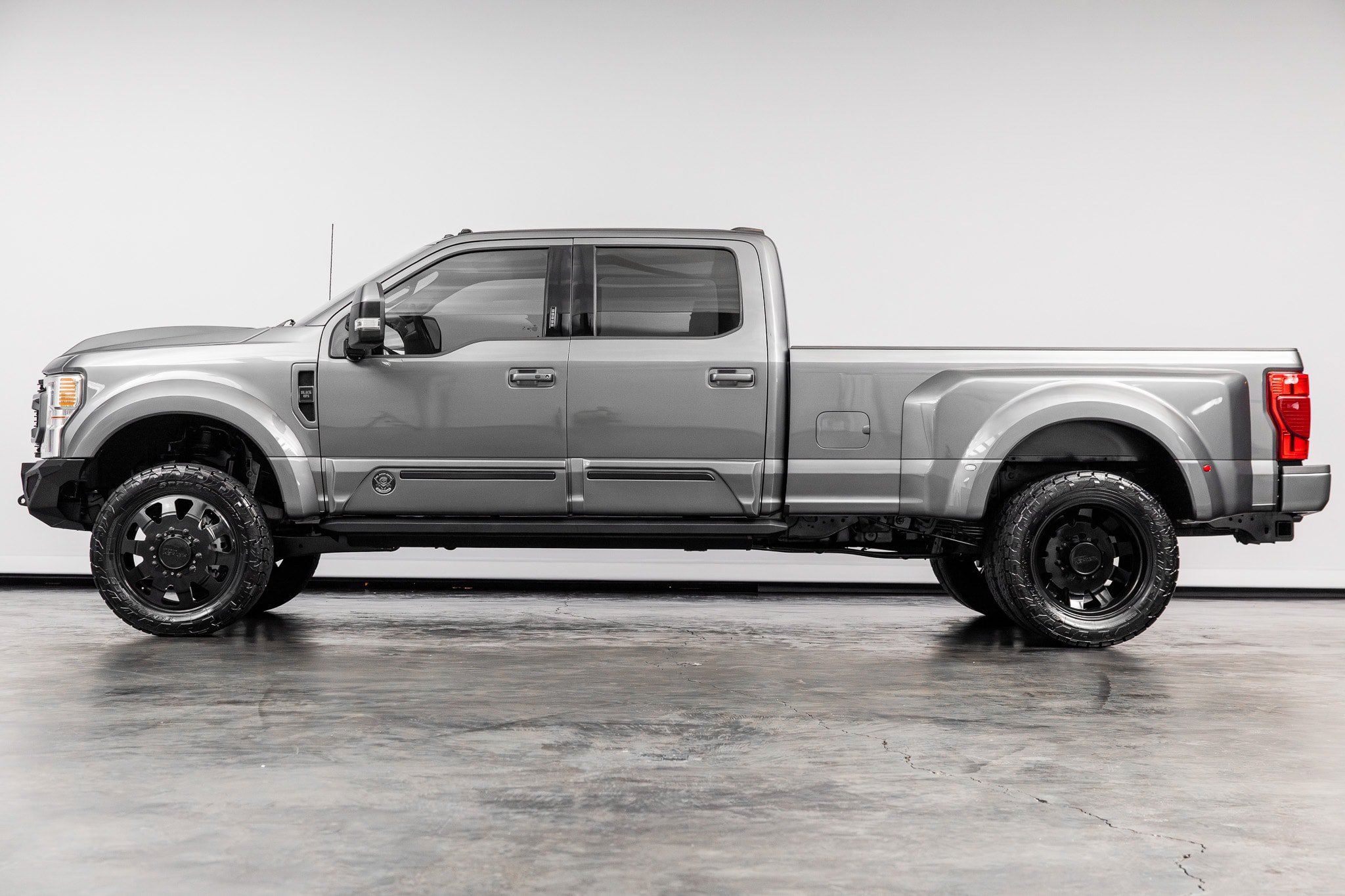 Used 2022 Ford F450 Lariat w/ Lariat Ultimate Package AWD/4WD image 9