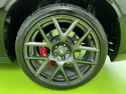 Used 2018 Dodge Challenger R/T RWD image 15