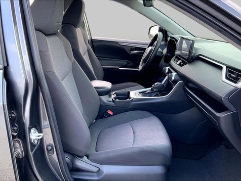 Used 2020 Toyota RAV4 XLE FWD image 9