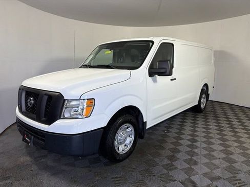 Used 2020 Nissan NV 2500 SV w/ Back Door Glass Package RWD image 2